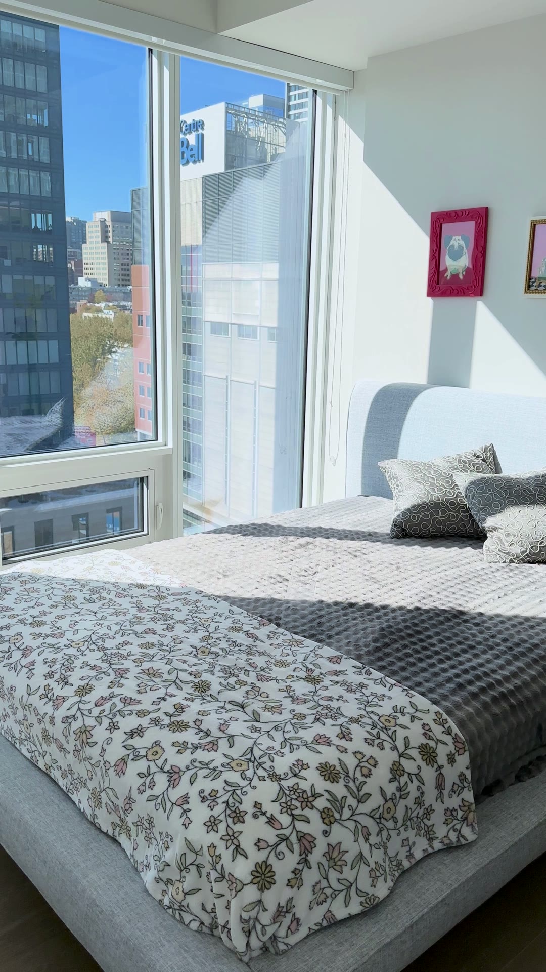 Chambre avec vue sur la ville